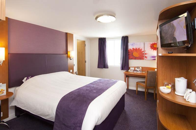 Premier Inn Manchester Airport Ringway Exterior photo