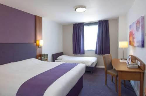 Premier Inn Manchester Airport Ringway Exterior photo